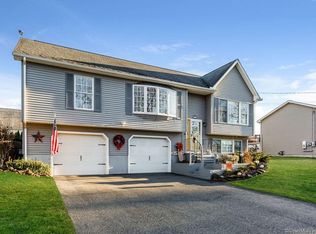 1517 N Colony Rd, Meriden, CT 06450