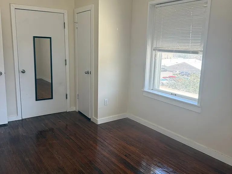 112 E Franklin St — Photo 1