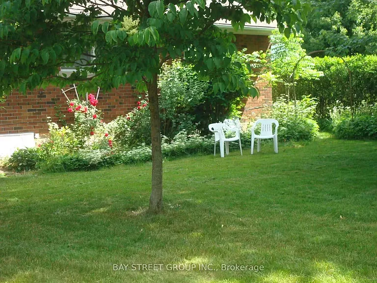 14 Macbeth Blvd — Photo 28