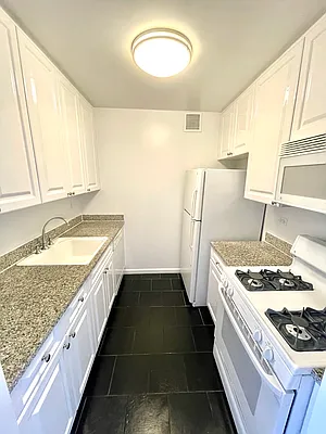 Rented by Addison Property Group | media 13