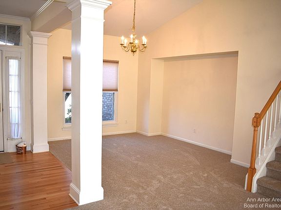 4th image of 45735 Larchmont Dr