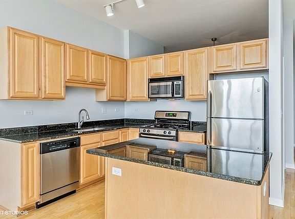 4th image of 1600 S Indiana Ave #606