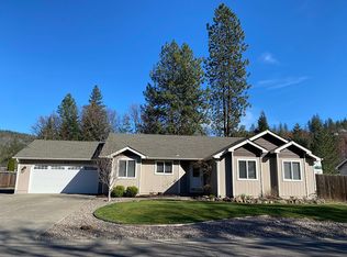 556 Yew Wood Dr, Shady Cove, OR