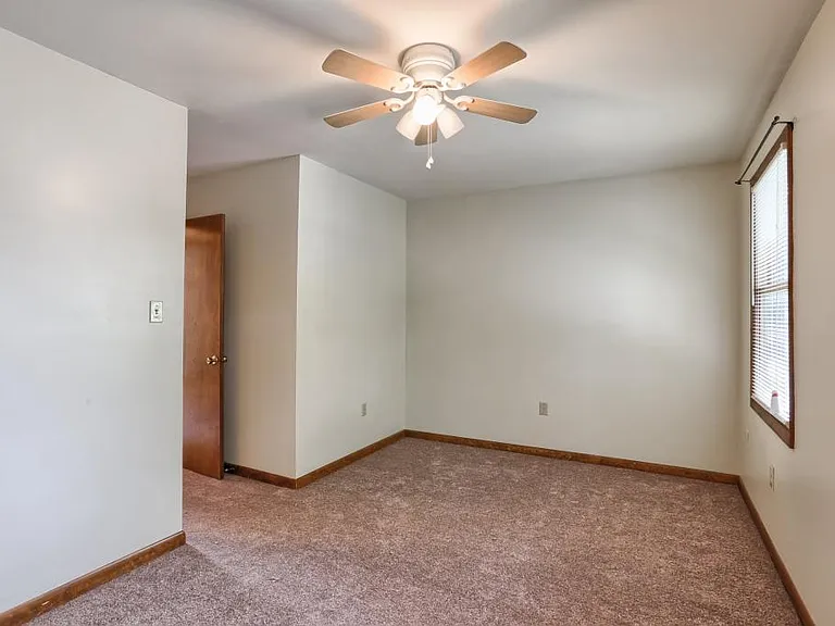 32 Forest Cir — Photo 11