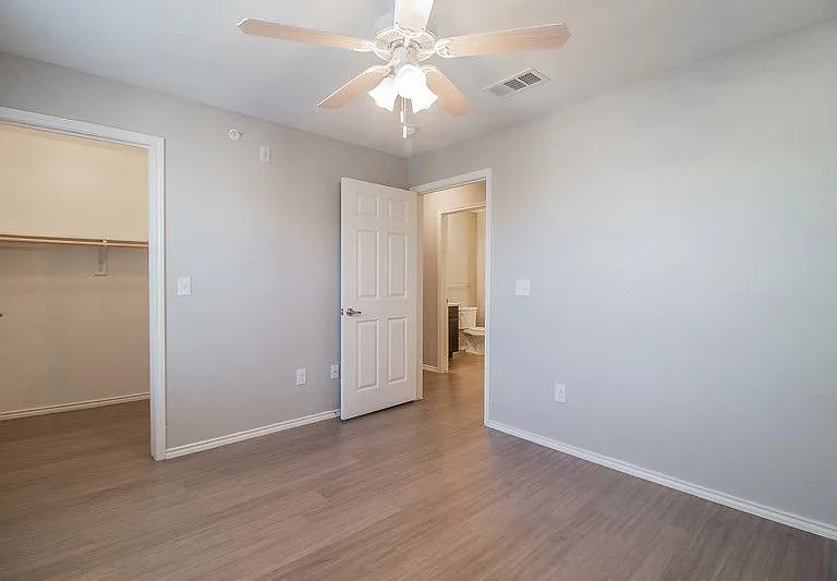 EMLI at Liberty Crossing Apartments — Photo 14