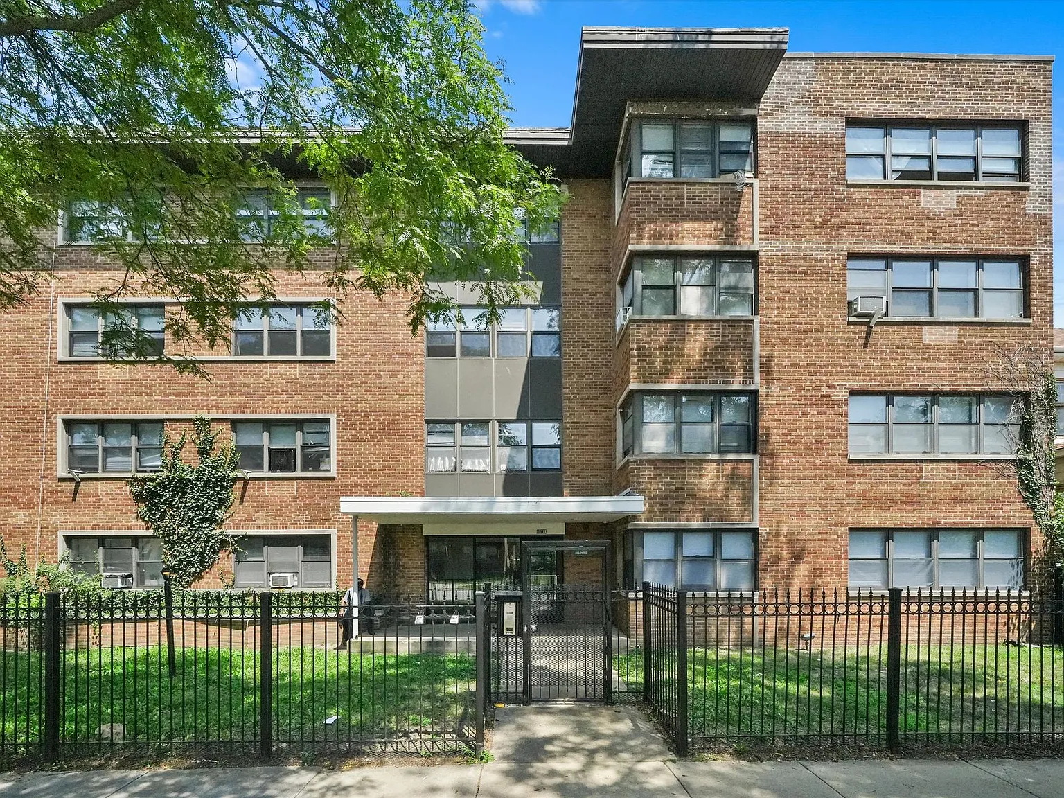 7801 S South Shore Dr — Photo 1