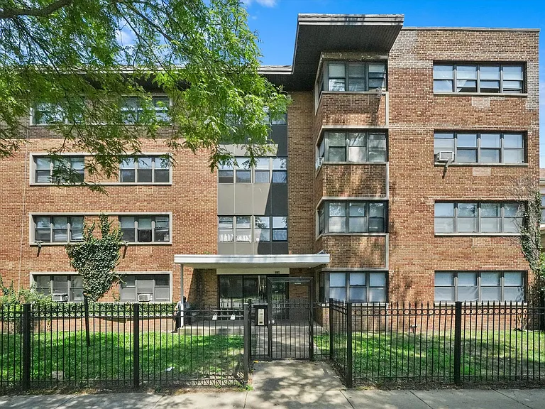 7801 S South Shore Dr — Photo 1