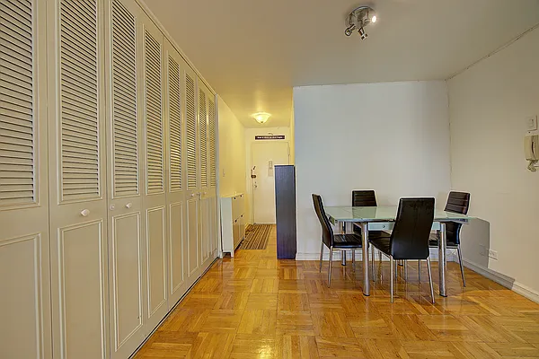 Sold by Keller Williams Realty Landmark | media 27