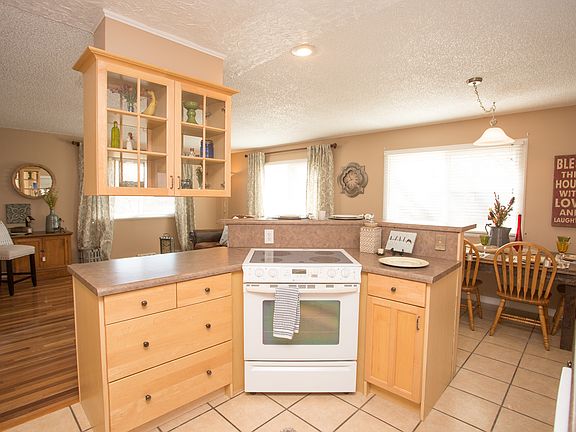 5th image of 1721 Symons St