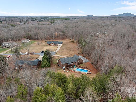 4th image of 3156 Teresa Dr
