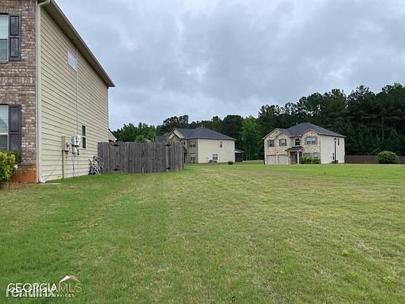 4th image of 633R Amrose Way