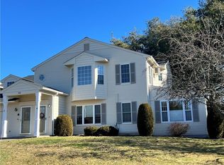 29 Swan Ct, Providence, RI 02904