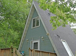10 Woods Edge Dr, Stockton, IL 61085