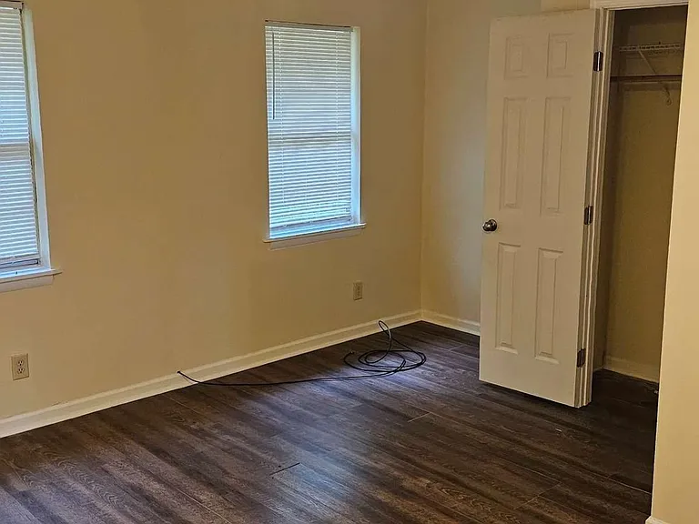 412 Vienna Cir — Photo 9