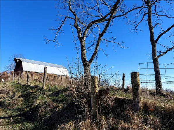 Peewee Hill Rd, Le Roy, WV 25252