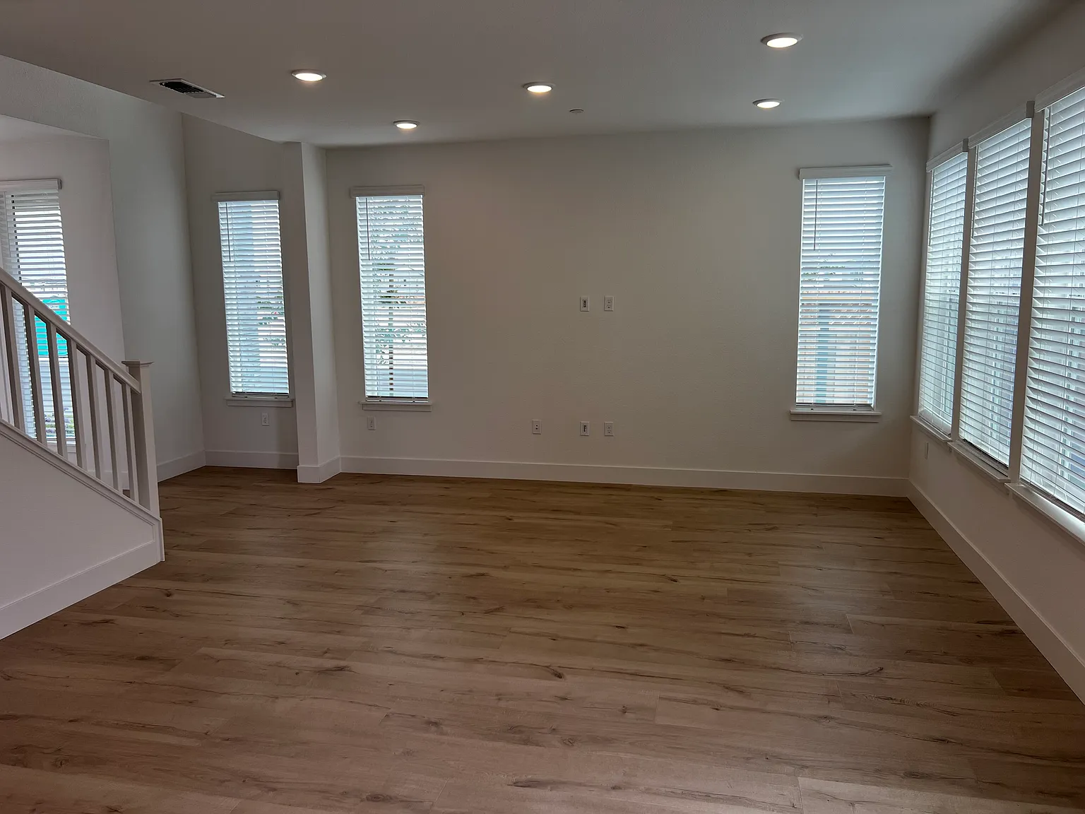 3 bed, 2.5 bath, 2250 sqft, $3,100 — Photo 4