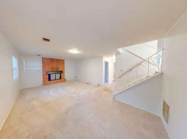1216 Downs Dr, Silver Spring, MD 20904