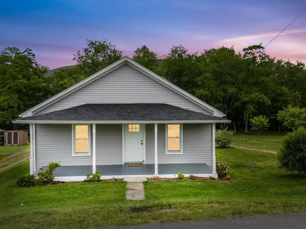 111 Spring St, Narrows, VA 24124