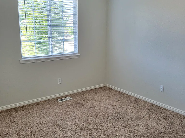 578 E 820 S — Photo 54