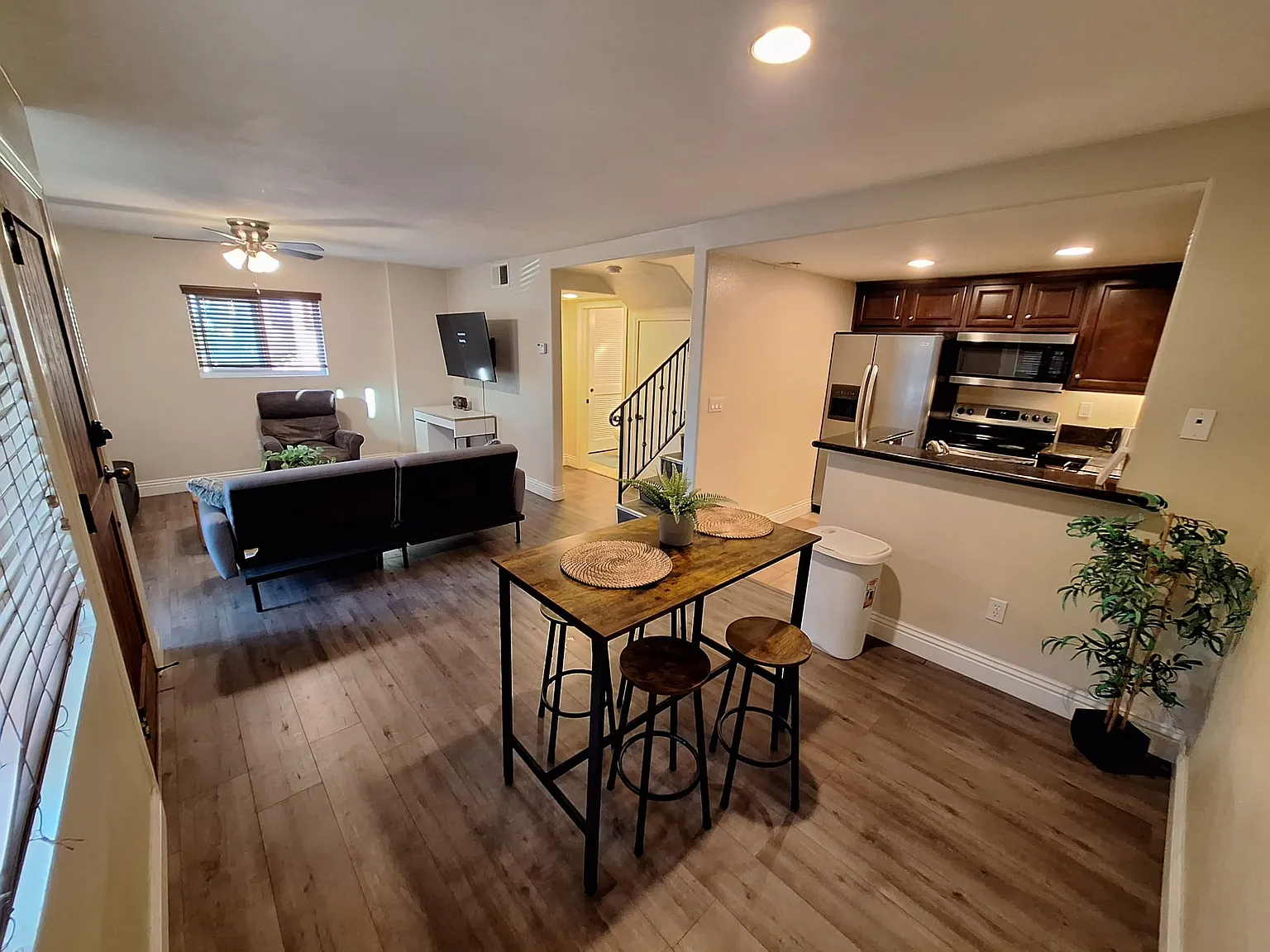 2 bed, 2.5 bath, 1100 sqft, $1,895 — Photo 4