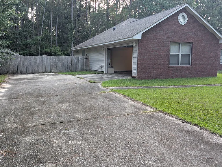 3229 Harrison St — Photo 2