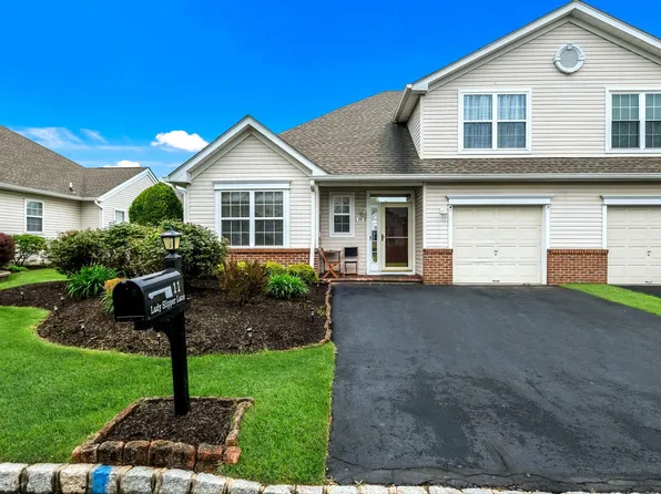 11 Lady Slipper Ln, Langhorne, PA 19047