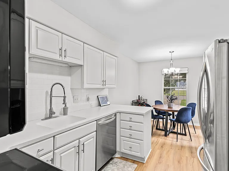 1927 Dorchester Ct — Photo 8