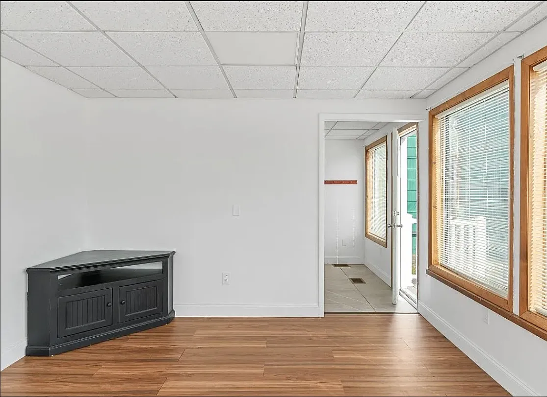 1 bed, 800 sqft, $1,050 — Photo 3