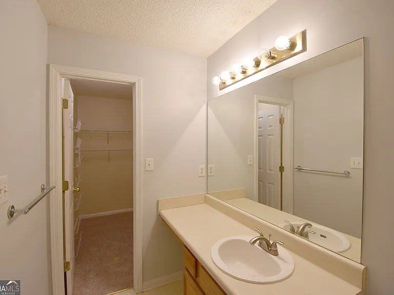 147 S Fairfield Dr — Photo 21