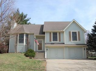 826 Blueberry St, Lansing, KS 66043