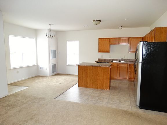 Dining Area & Kitchen