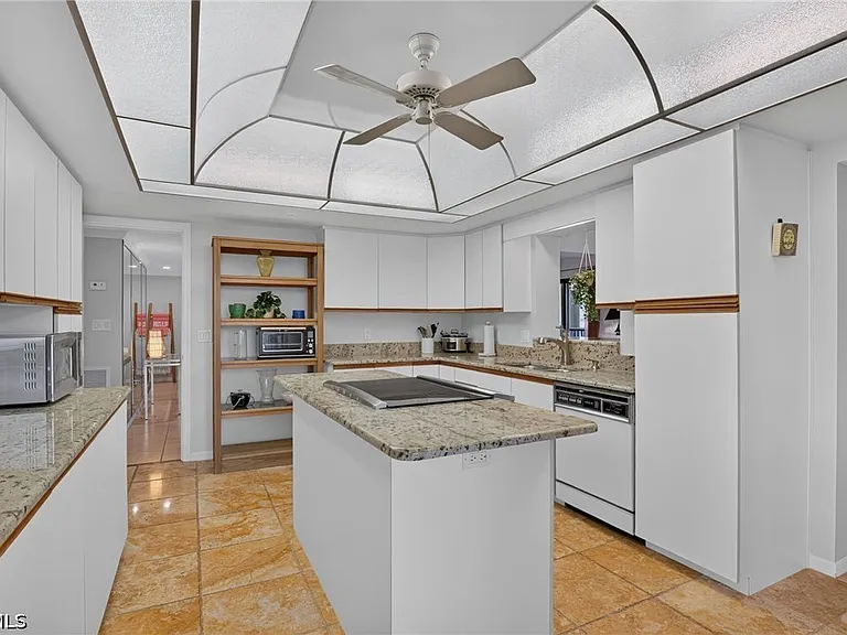 1900 Virginia Ave #503 — Photo 14