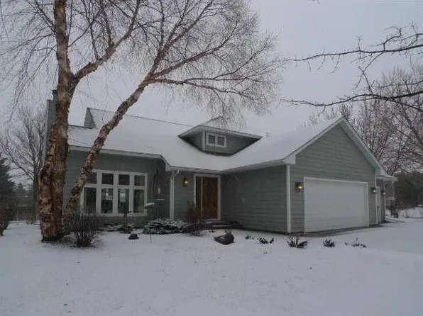 2260 Walnut Creek Dr, Stillwater, MN 55082