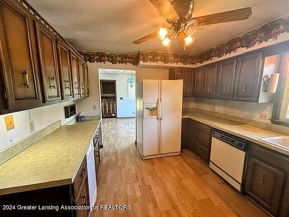3rd image of 1007 Hampshire Dr