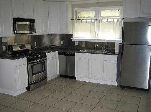 2 bed, 1.0 bath, 800 sqft, $1,400 — Photo 2