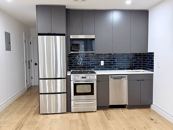 2nd image of 17 Linden St Floor 1