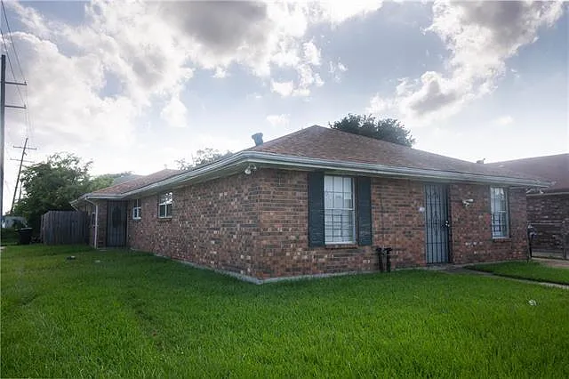 7700 Arcadia Ln — Photo 2