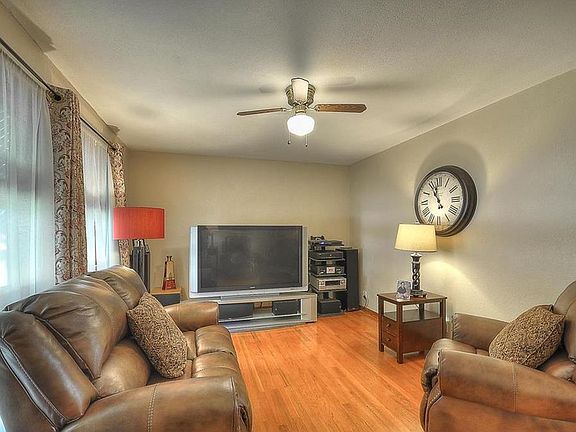 4th image of 2915 N 48th St