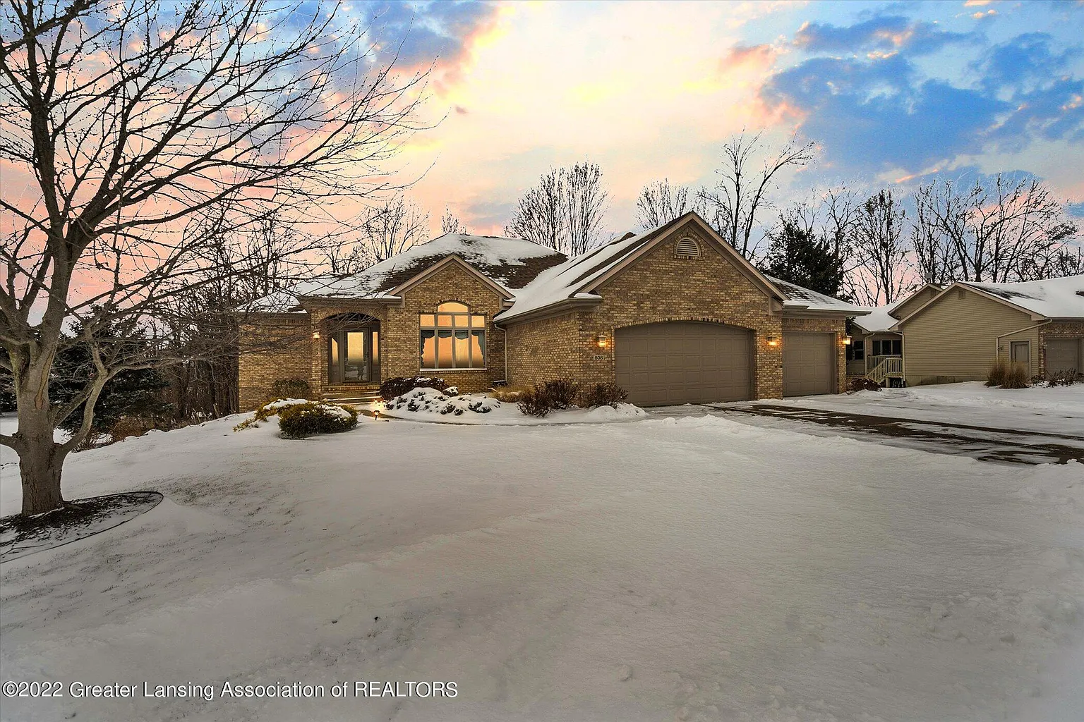 808 Woodbury Dr photo 1