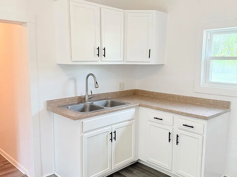 1016 Beechwood Ave — Photo 3