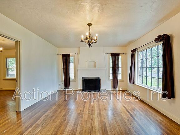 4th image of 1067 Willow Glen Way
