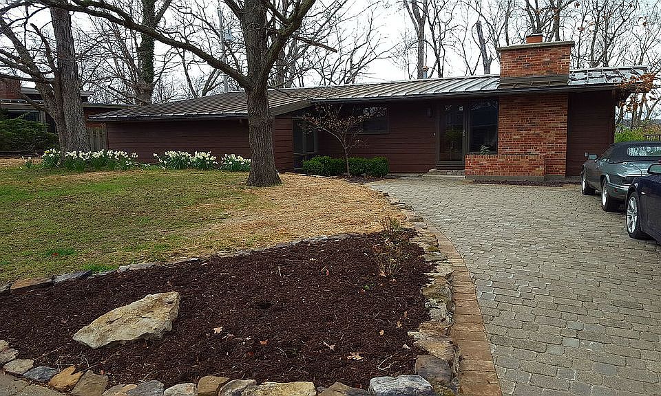 2221 Bluff Blvd.