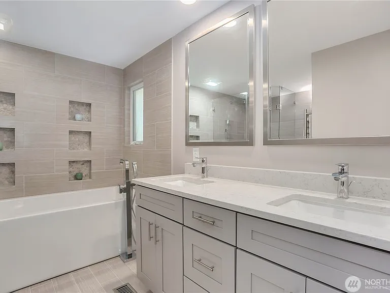 18829 SE 46th Way — Photo 22