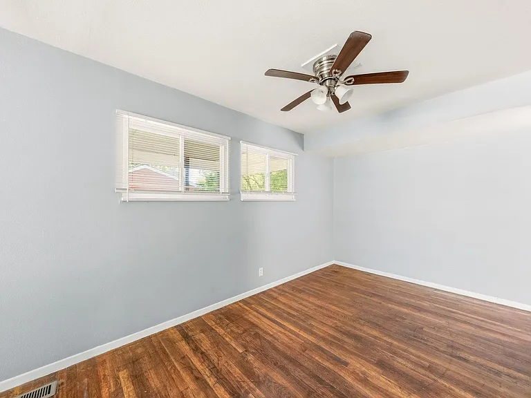 10700 Spring Garden Dr — Photo 12