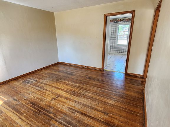 3rd image of 418 N 1st St