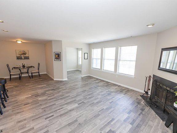 3rd image of 76 Trotters Ln #76