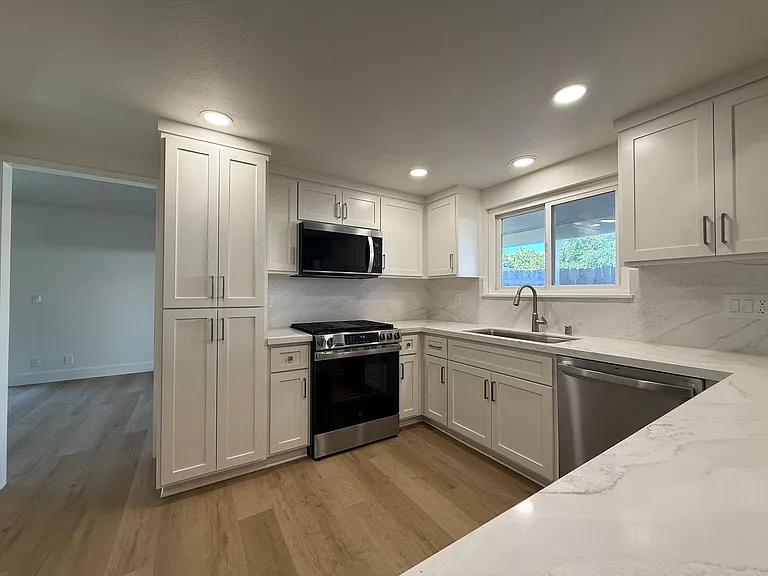 1120 Village Dr — Photo 19
