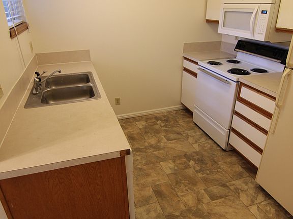 3rd image of 631 Hoopes Ave APT 6