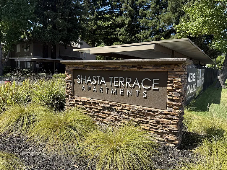 Shasta Terrace — Photo 23