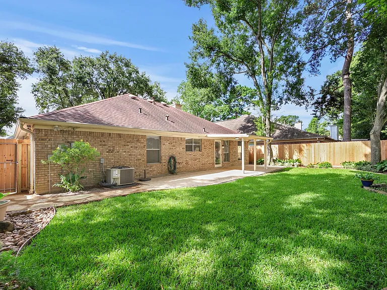 8910 Driftstone Dr — Photo 26